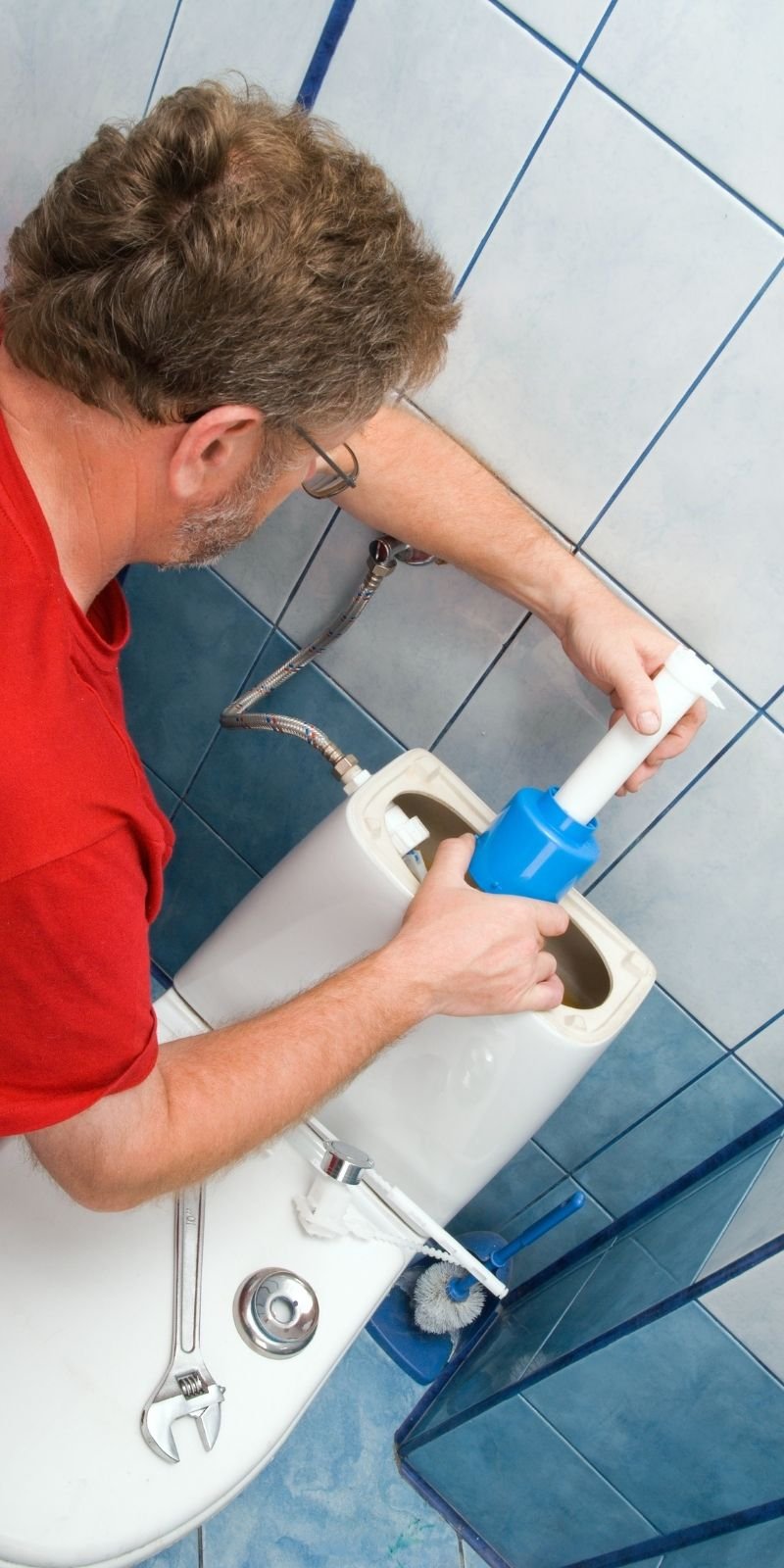 sanitario en montevideo reparando inodoro